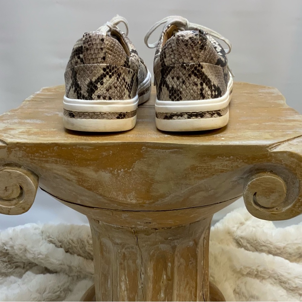 Unstructured by Clarks Lace Up Low Top Snakeskin Low Top Sneaker-WMNS Sz 6 - Picture 3 of 8